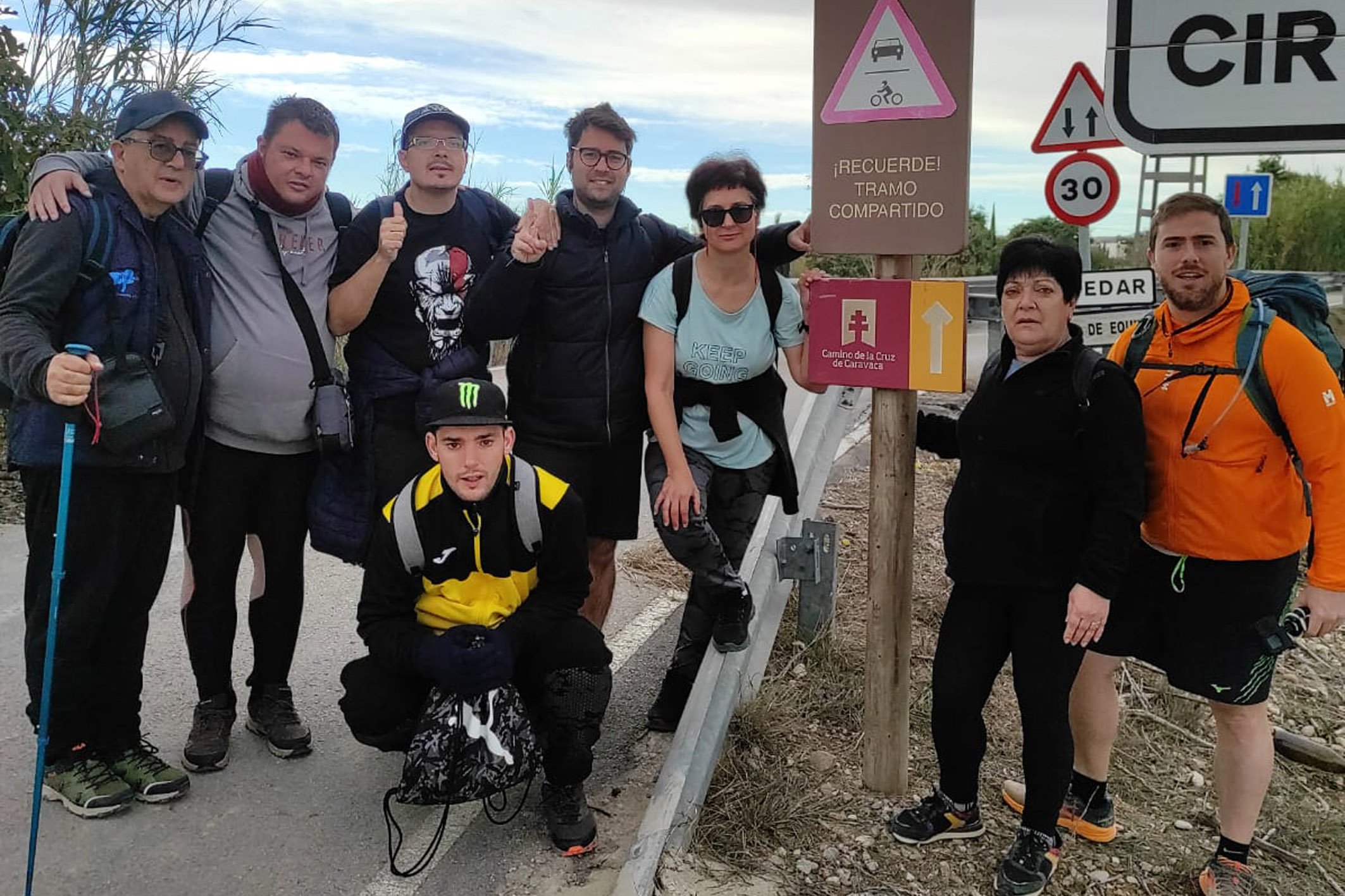 Un grupo de usuarios de AFES realiza el Camino de la Cruz de Caravaca