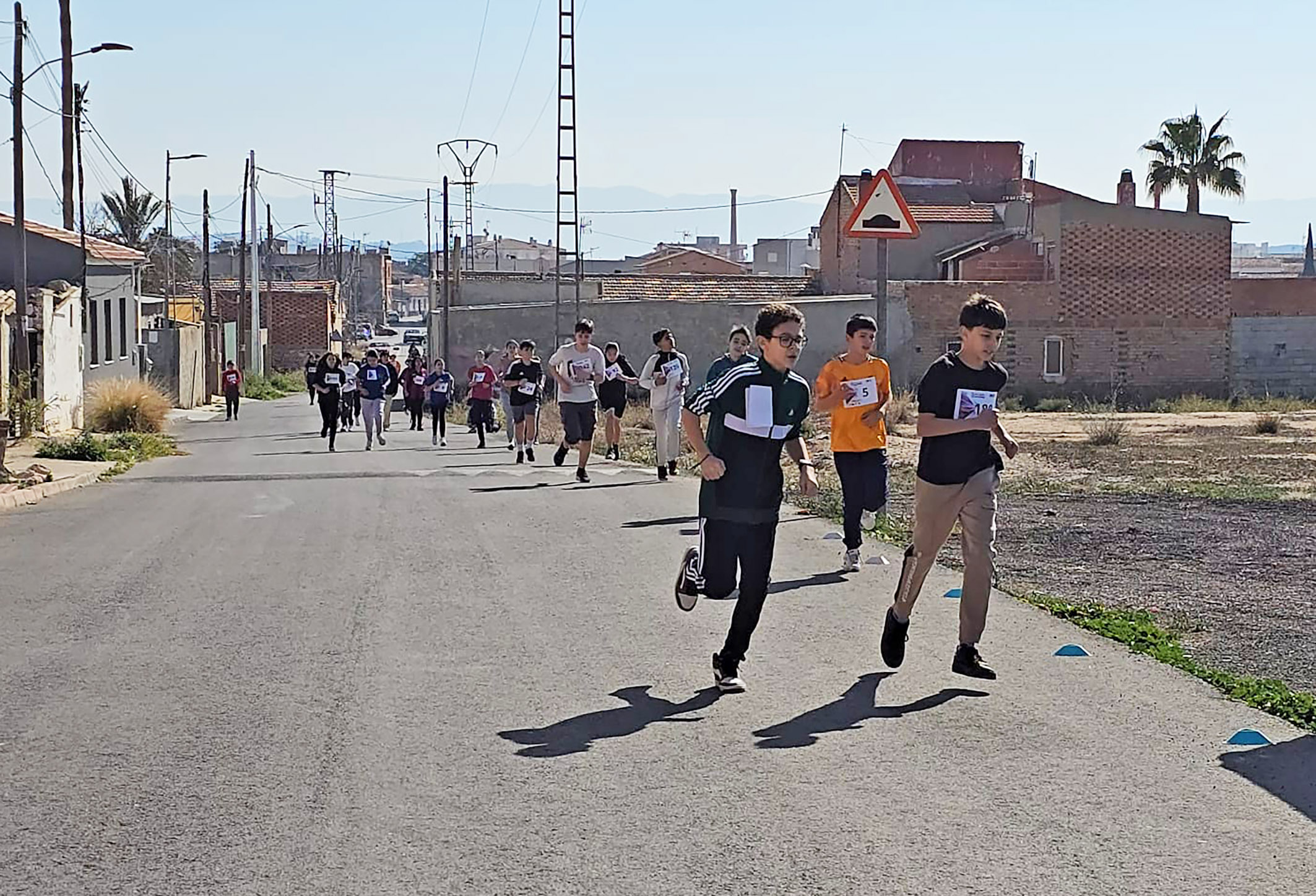 El IES La Florida celebra su I Carrera Solidaria y recauda fondos para el IES La Sénia de Paiporta