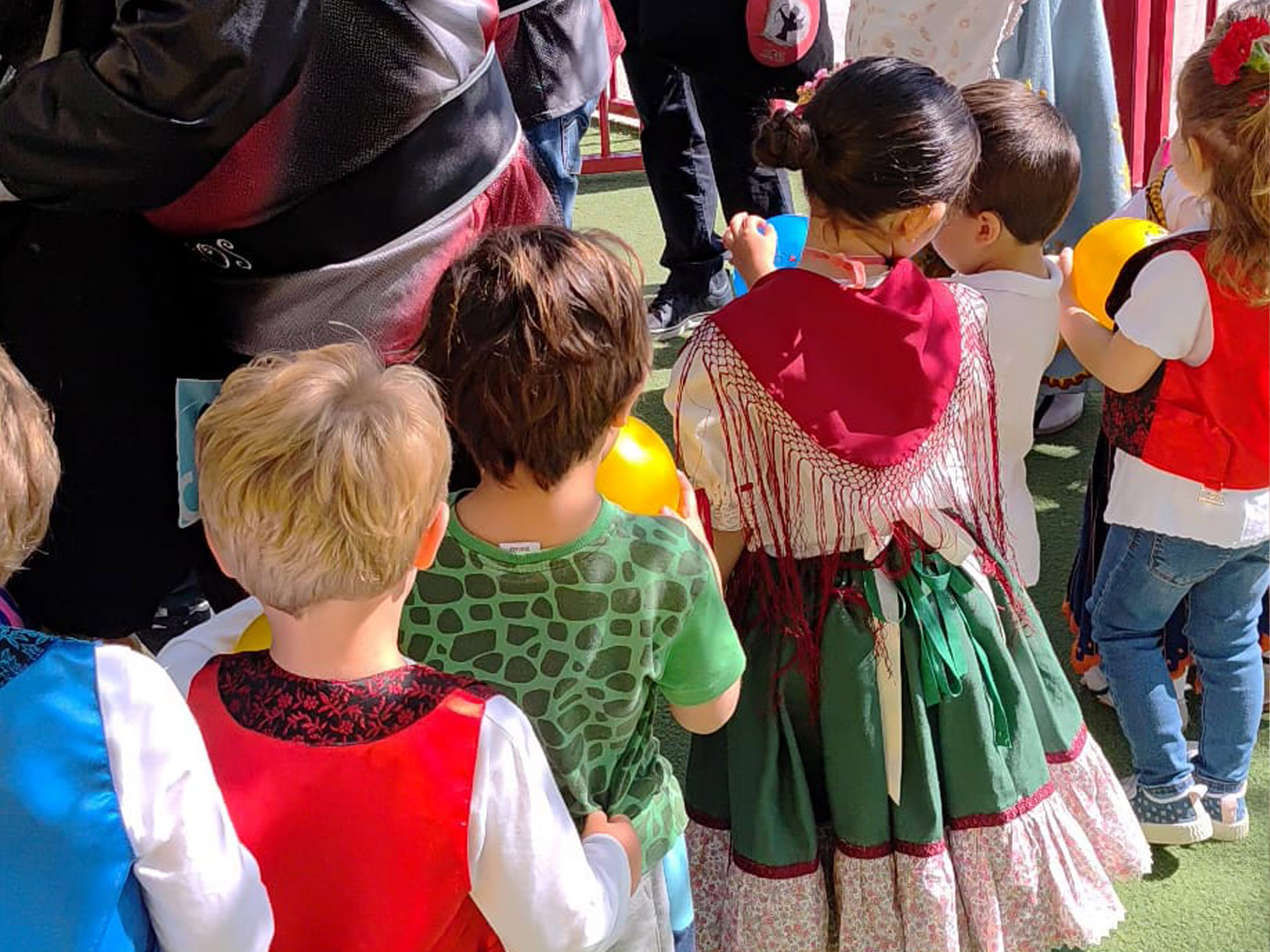 El colegio MonteAzahar disfruta de una jornada de fomento de las tradiciones murcianas impulsada por su AMPA