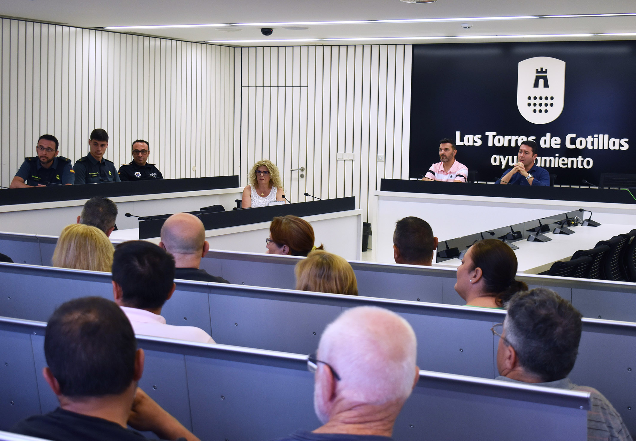 El Ayuntamiento informa a los vecinos de La Loma del dispositivo policial especial para la prevención de robos en la zona