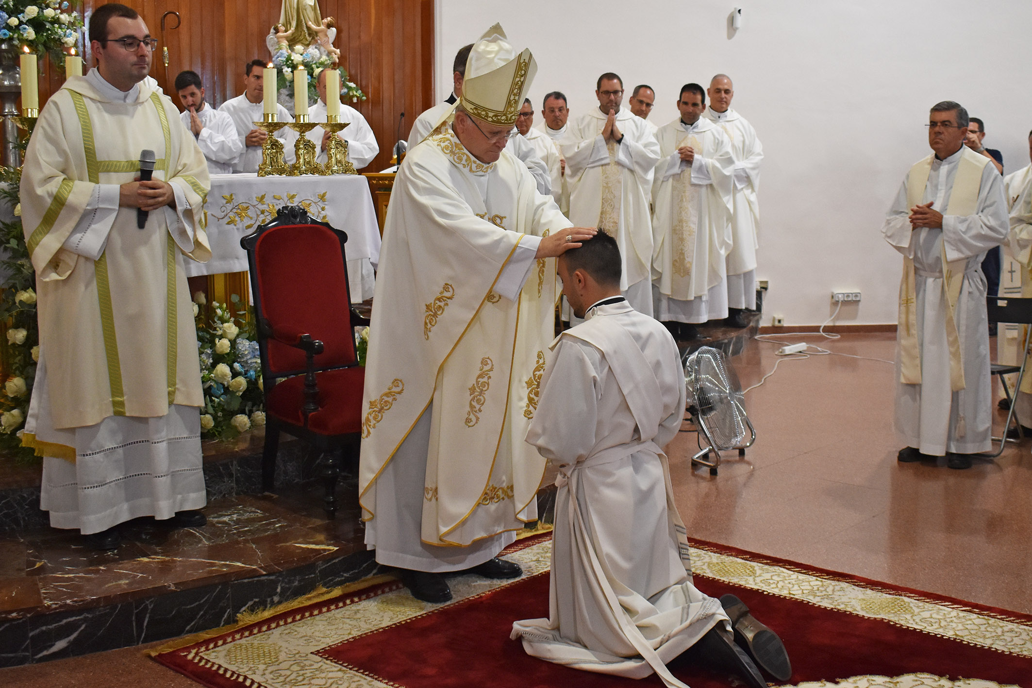 El obispo Lorca Planes ordena como sacerdote al torreño Enrique Belda