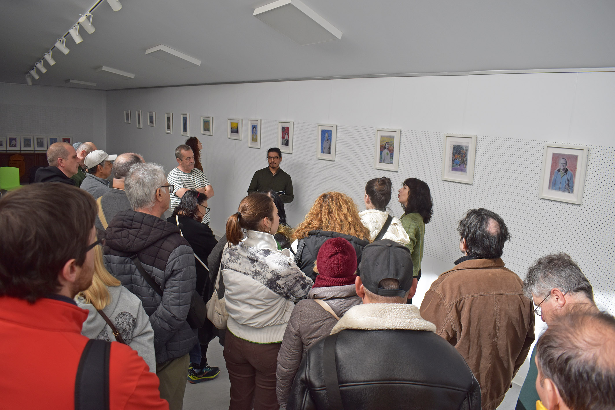 “Los colores de la memoria” llega a Las Torres de Cotillas conjugando fotografía, pintura y salud mental