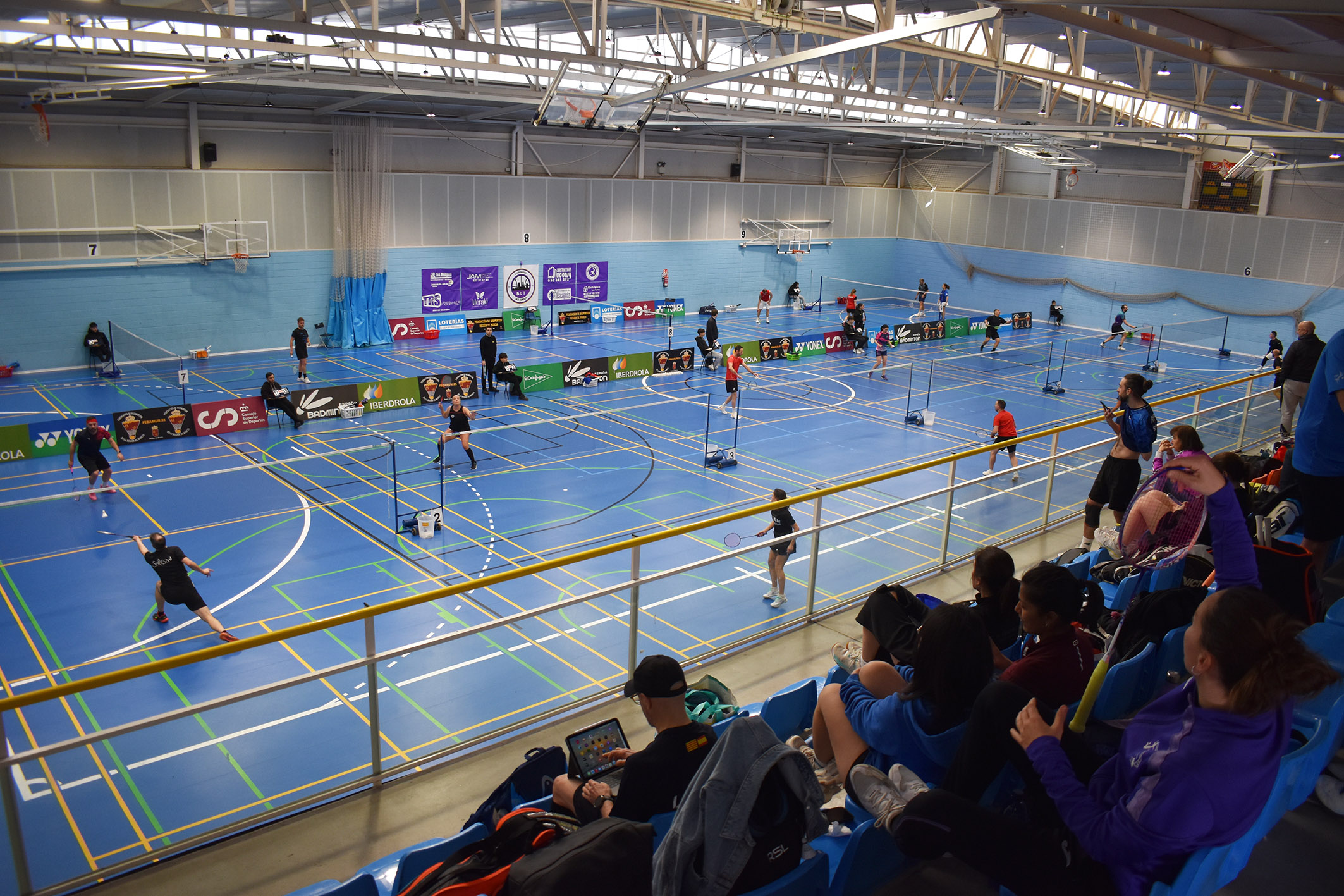 El Bádminton Las Torres brilla en casa en el XI TOP Máster Sénior nacional con 11 medallas, cinco de ellas de oro