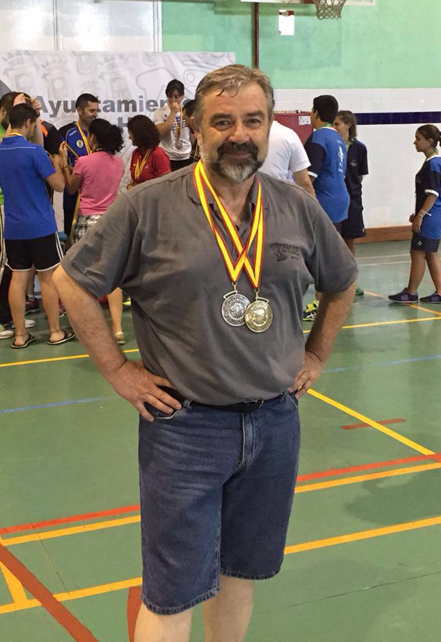 Un jugador torreño de bádminton se cuelga una medalla de oro y otra de plata en los VI Juegos Europeos de Policías y Bomberos