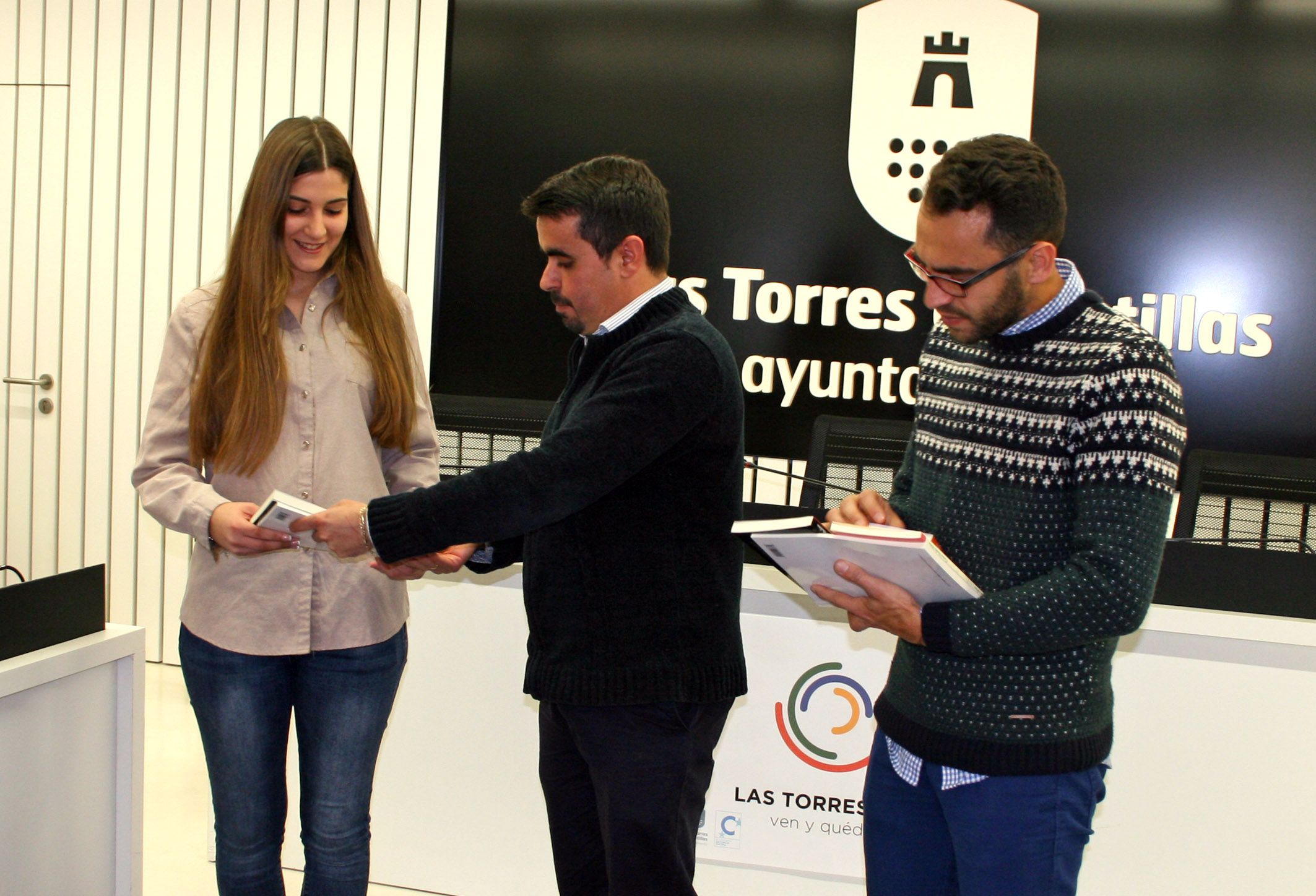 La “Fundación Carmen Montero” sigue con sus donaciones literarias a las asociaciones culturales de Las Torres de Cotillas2