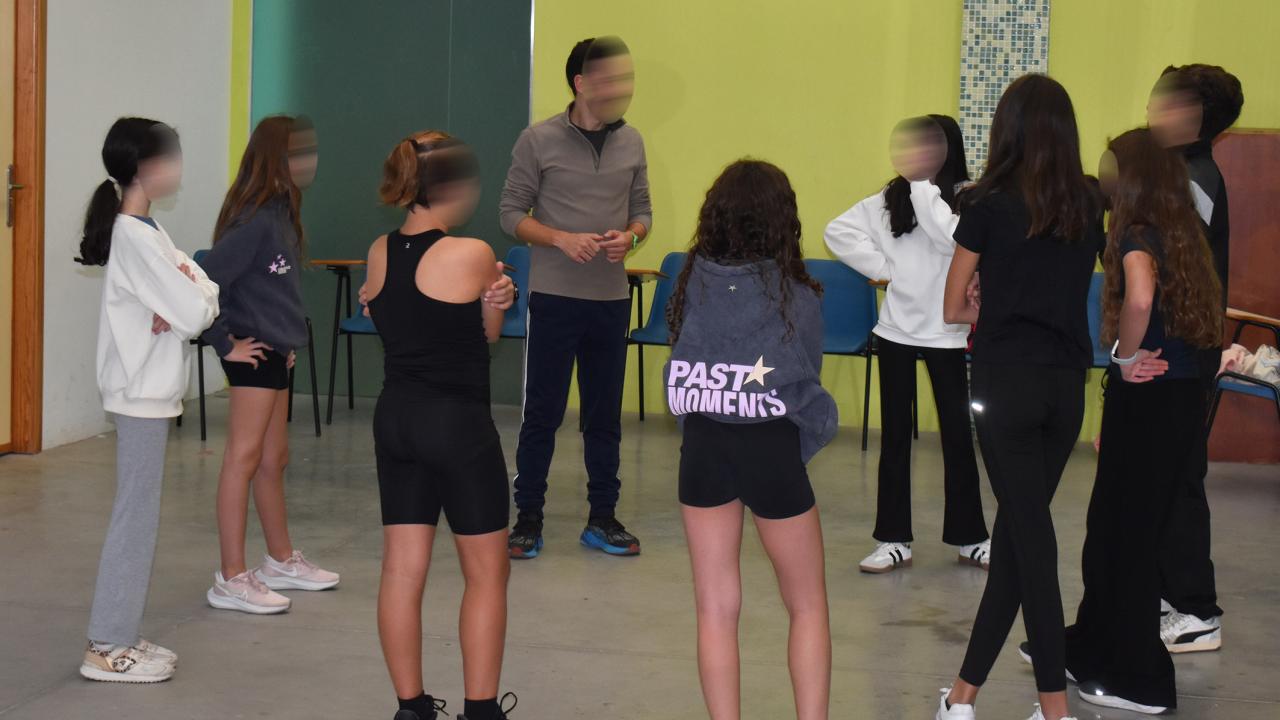 Los jóvenes torreños aprenden expresión corporal con una masterclass gratuita