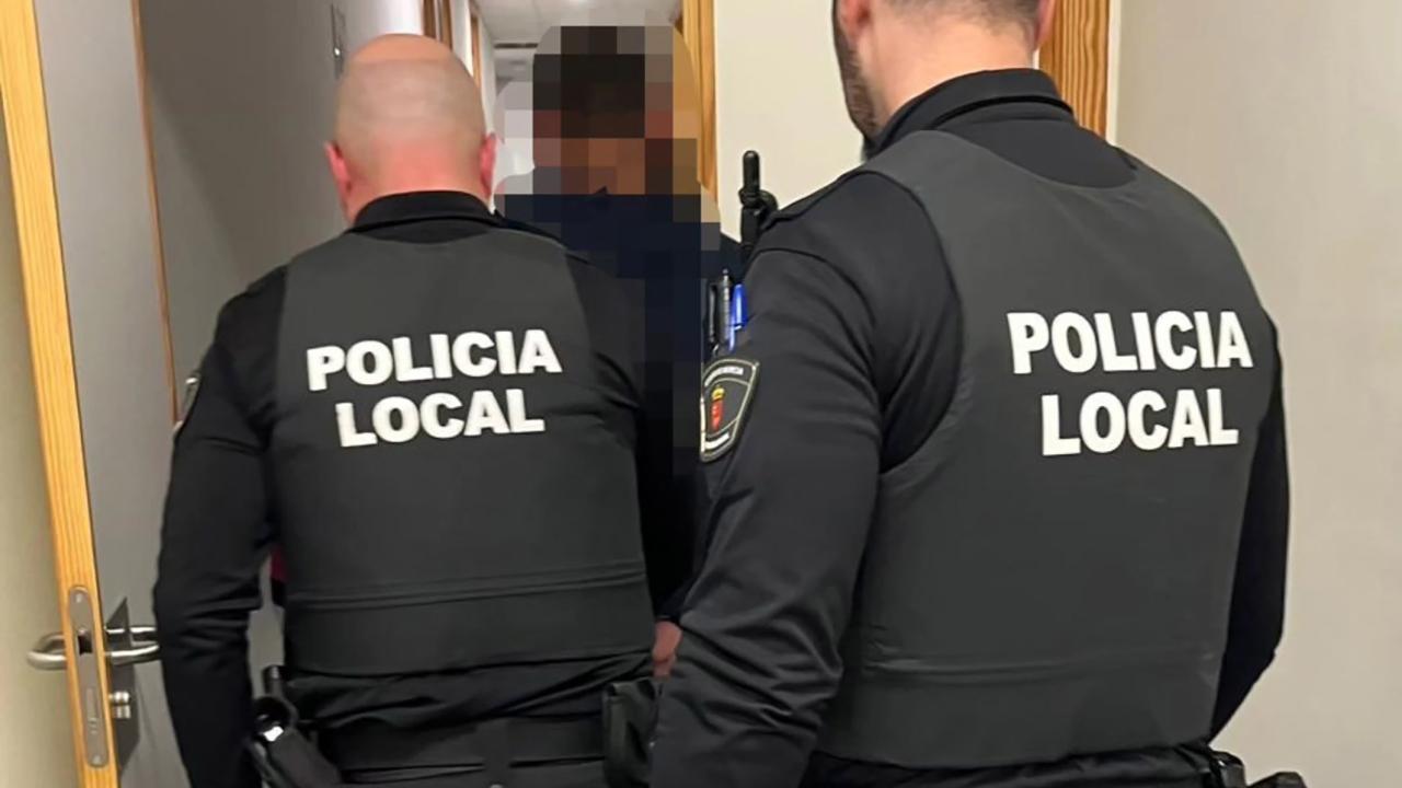 Detenido un conductor de VMP por circular ebrio y agredir a un agente