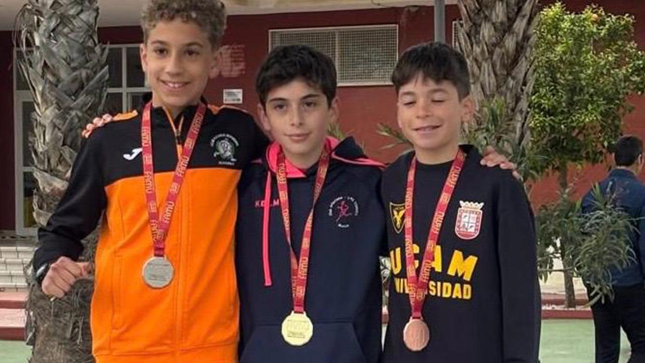 El Atletismo Las Torres suma cuatro medallas en la final regional base de invierno