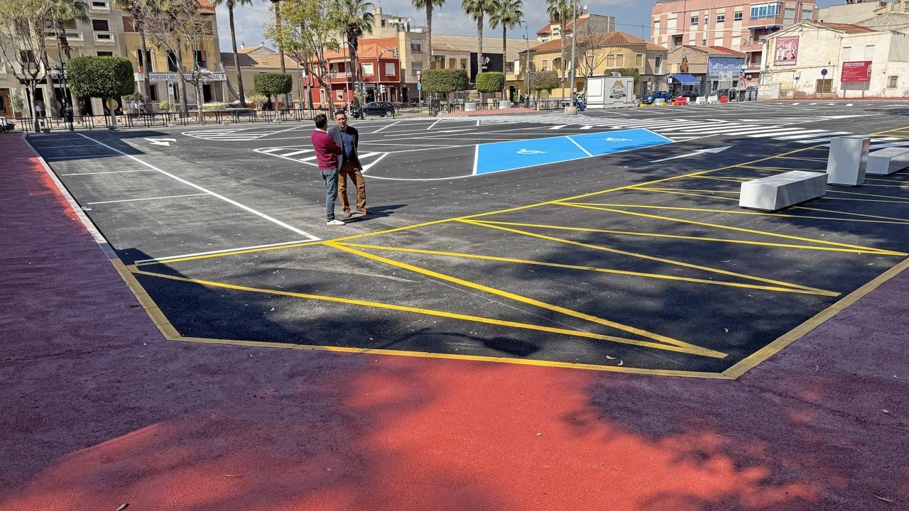 El Ayuntamiento invierte 108.000 euros en mejorar la accesibilidad y ordenar el tráfico en la explanada Maestro Ángel Palazón