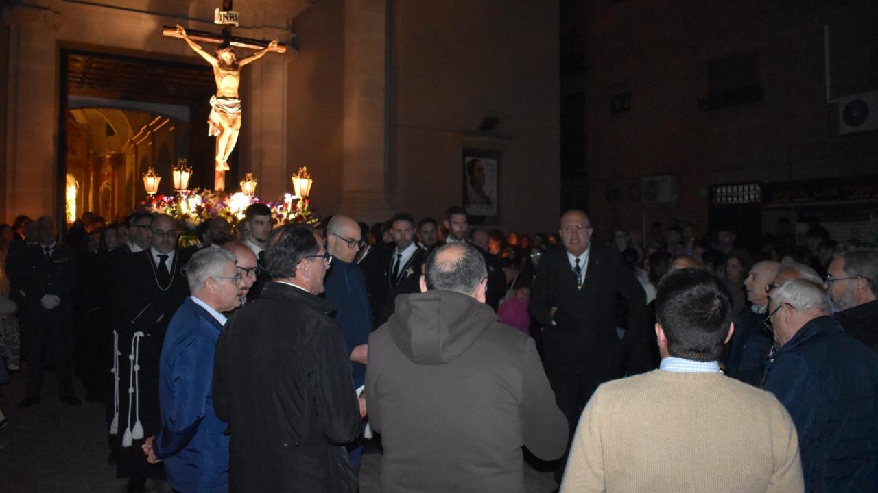 La procesión del Silencio llena de recogimiento la Semana Santa torreña