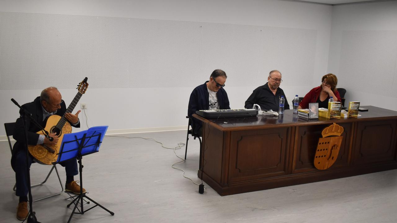 Pedro Antonio Martínez Antolinos presenta su último libro, “Ustedes son formidables”