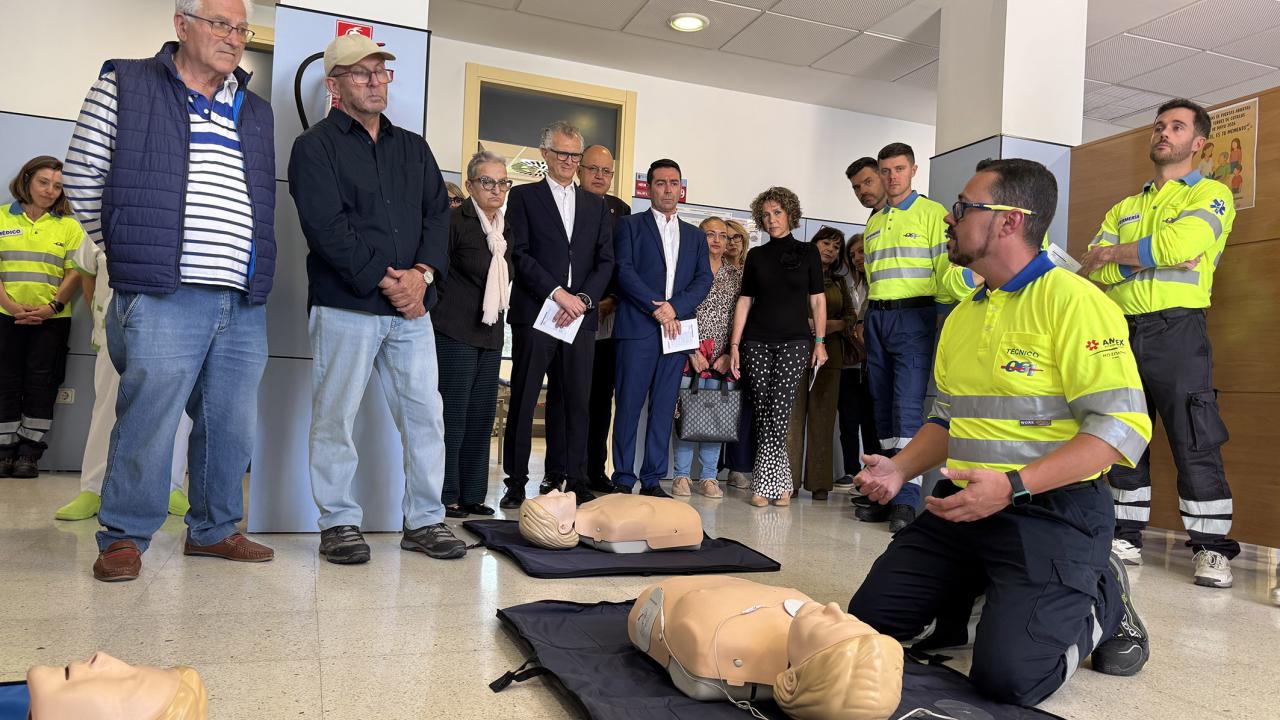 El centro de salud enseña a la ciudadanía a cuidarse en su primera jornada de puertas abiertas