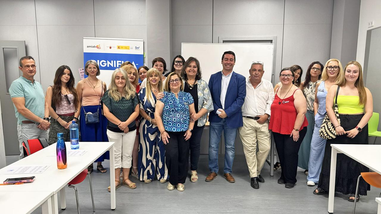 12 alumnas concluyen un curso gratuito de especialización en estética