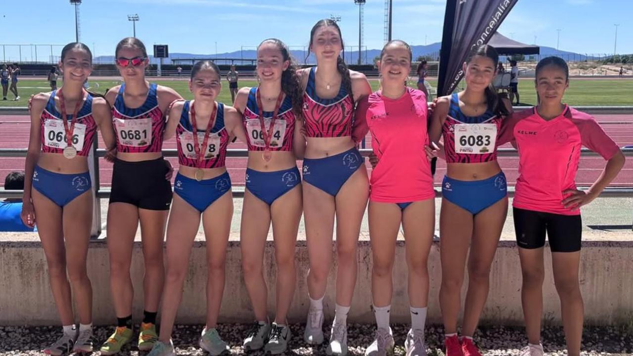 La escuela del Atletismo Las Torres suma 17 medallas en los campeonatos regionales sub-16, sub-20 y sub-23