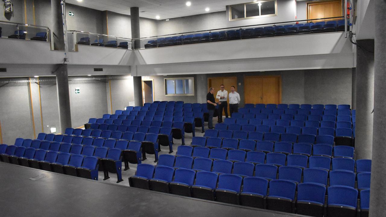 La reforma de la Casa de la Cultura Pedro Serna, a falta del equipamiento escénico