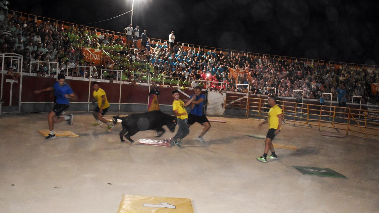 Unas 3.000 personas llenan la plaza de toros para disfrutar de una noche de emoción y diversión con el Gran Prix