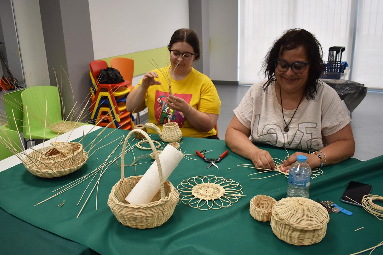 Concluye el taller gratuito de cestería en el centro vecinal de Los Vicentes