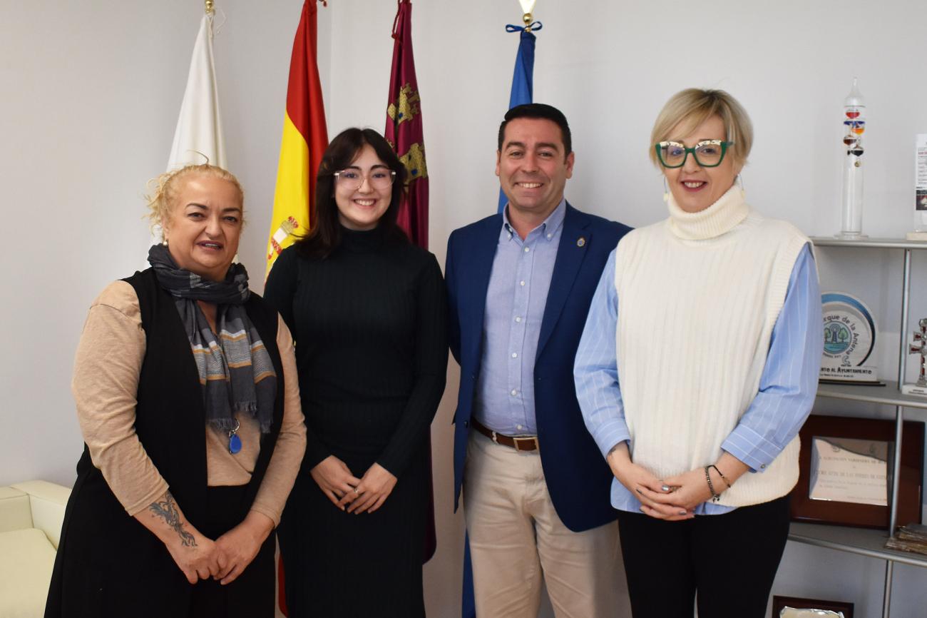 La joven estudiante torreña Helena Garrido logra una de las 450 becas de la Fundación Amancio Ortega para estudiar en el extranjero