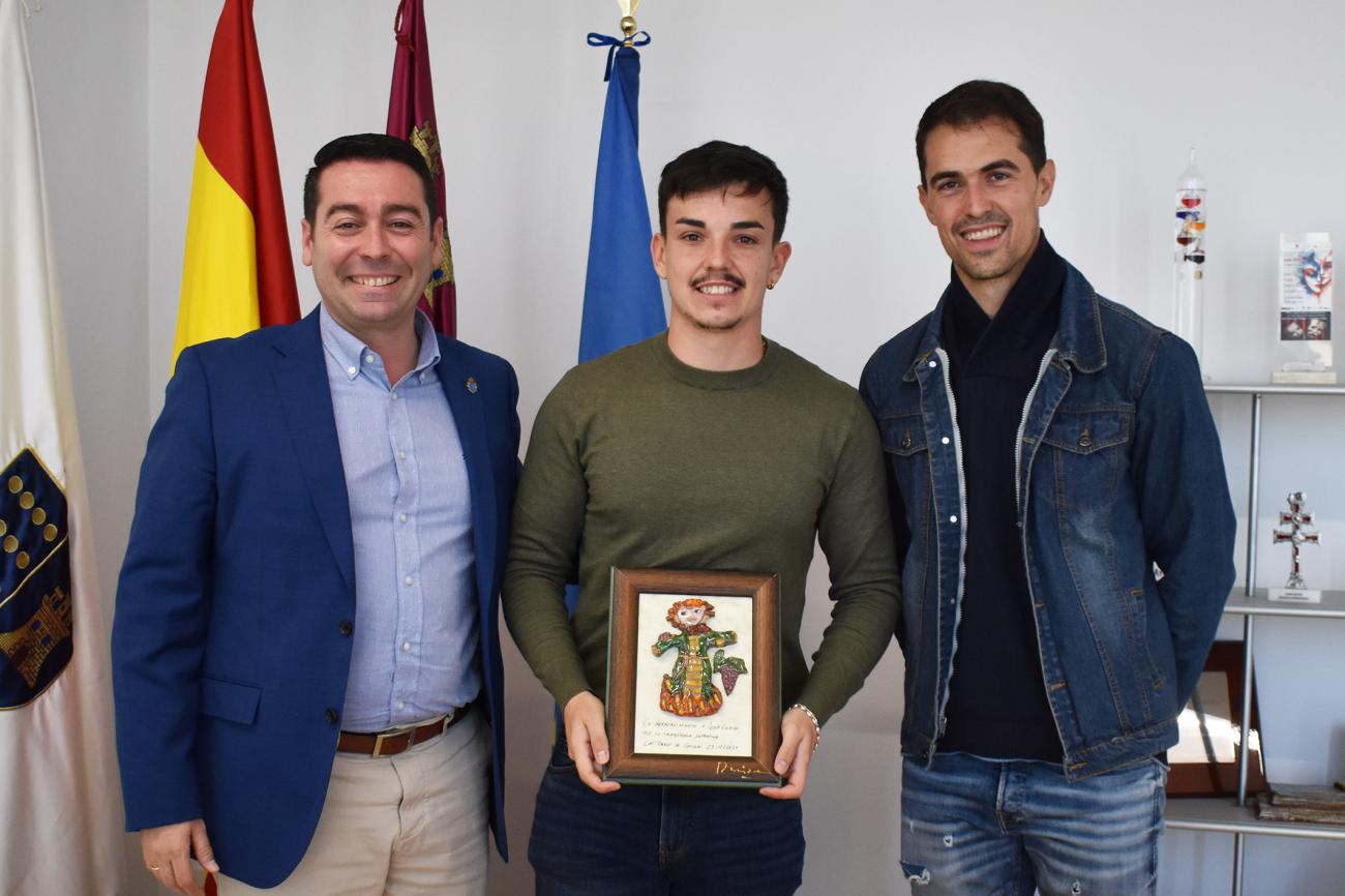 El alcalde Pedro José Noguera recibe a Jesús Escacho, bronce mundial en tiro de precisión de petanca