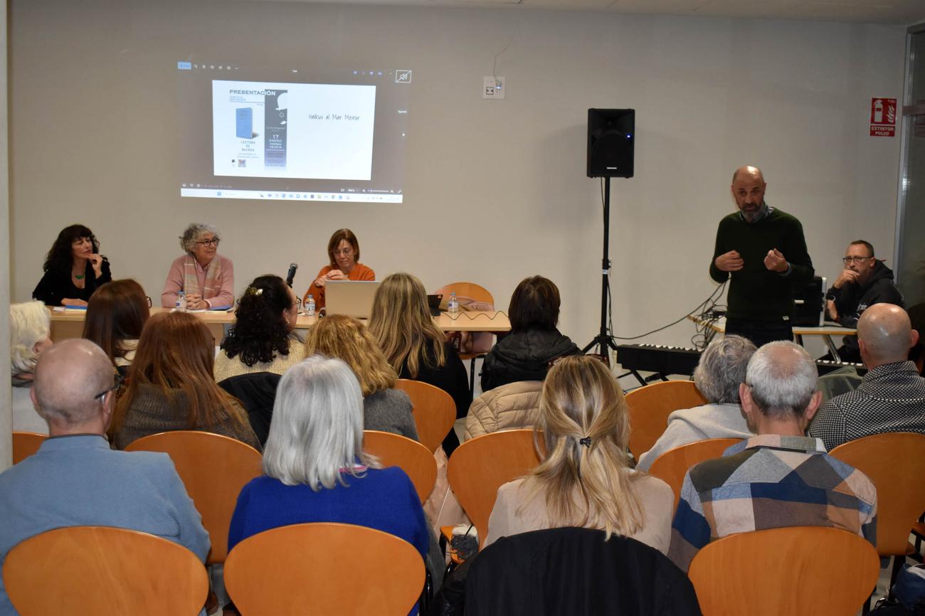 La Biblioteca Municipal acoge la presentación del libro "Haikus al Mar Menor"