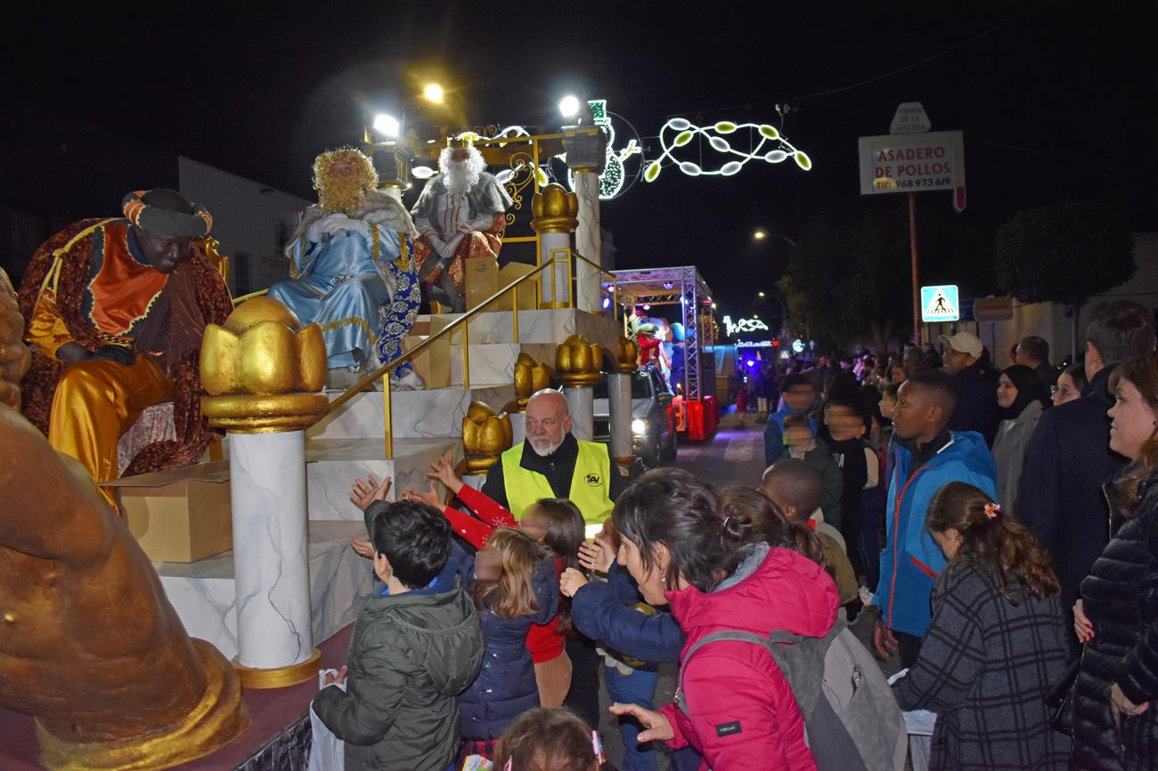 Melchor, Gaspar y Baltasar llenaron Las Torres de Cotillas de ilusión y magia en su tradicional Cabalgata