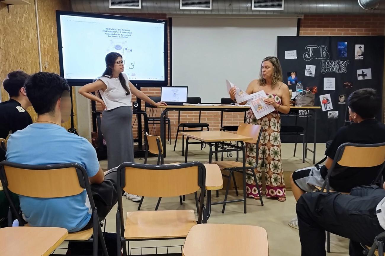 Las charlas escolares para enseñar a afrontar una entrevista de trabajo pasan por el IES La Florida