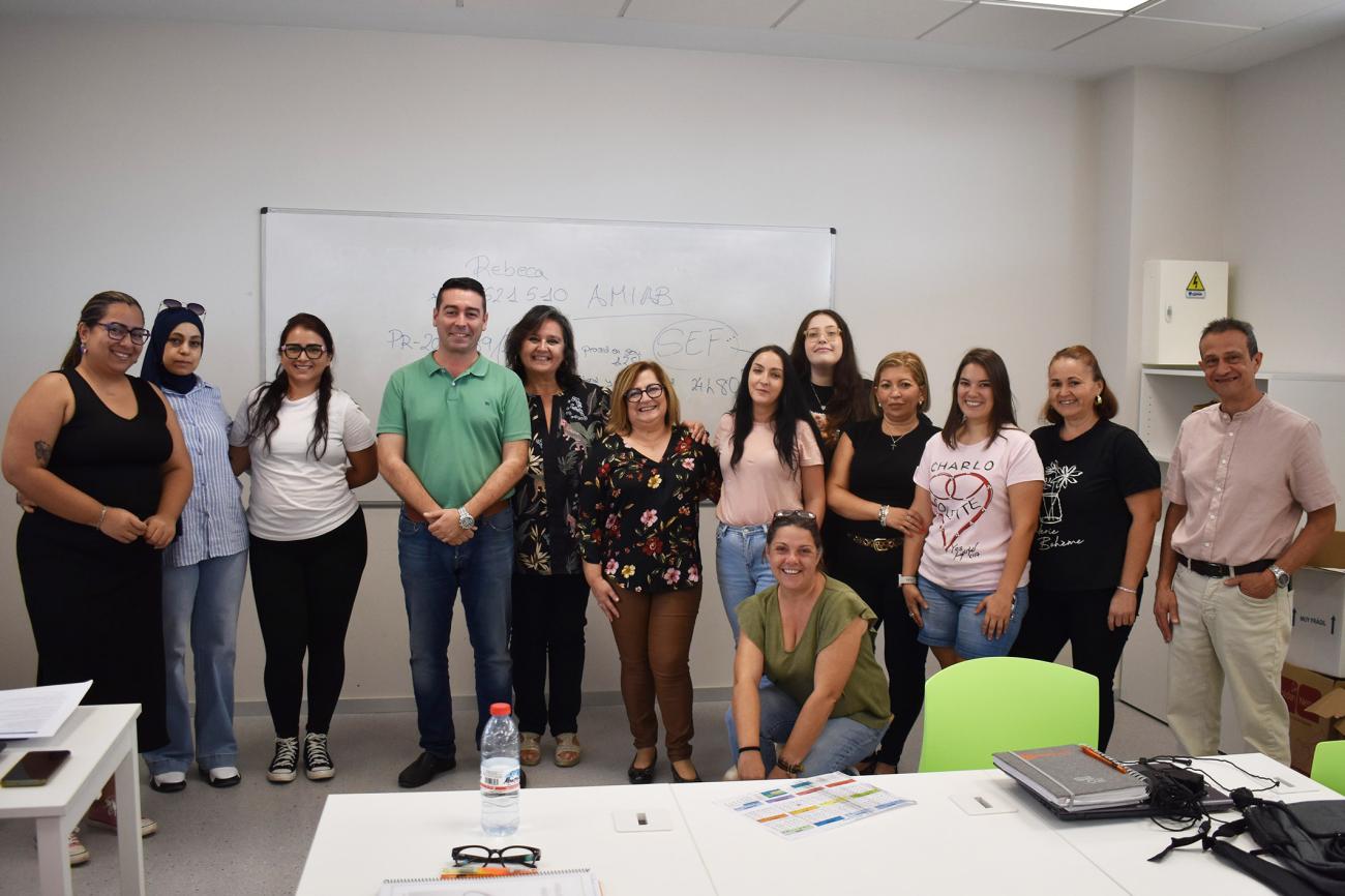 En marcha un proyecto municipal de formación y empleabilidad para mujeres emprendedoras en servicios de estética