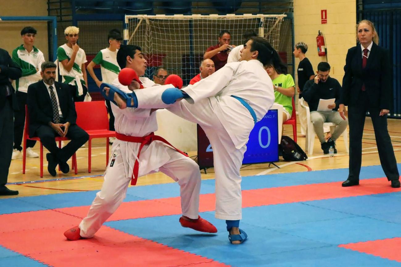 Un oro, tres platas y un bronce para el club Casa Zen en el campeonato regional base de karate
