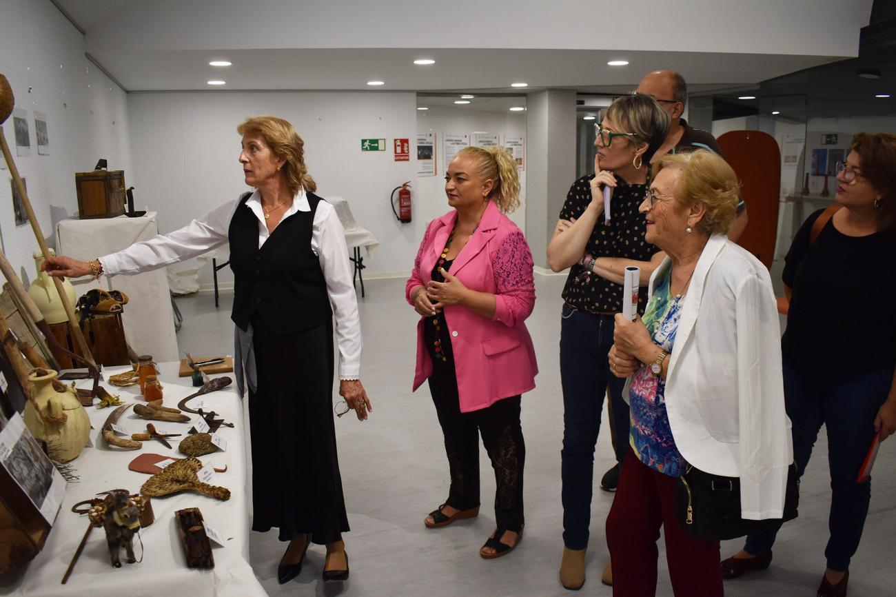 Un viaje al pasado agrícola en el Centro de Interpretación municipal gracias a la exposición “Pachac”