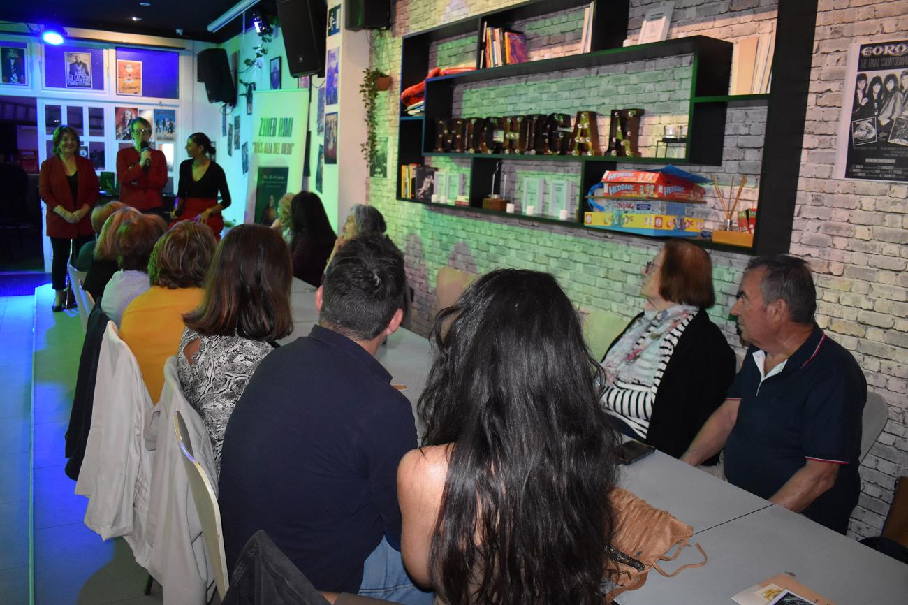 La escritora Zineb Rimi abre el ciclo “Un ratico entre letras” con su primera obra, que enlaza vida y baloncesto