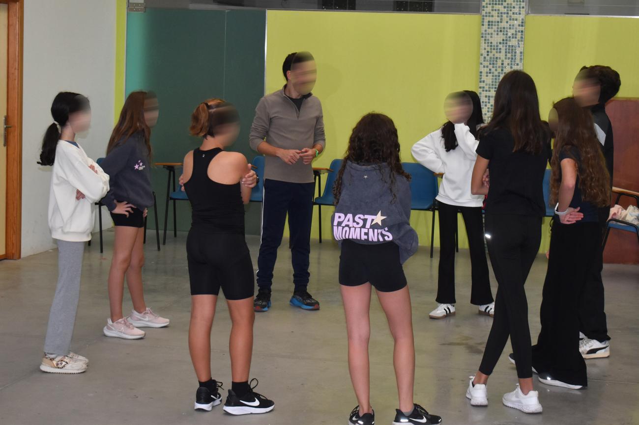 Los jóvenes torreños aprenden expresión corporal con una masterclass gratuita