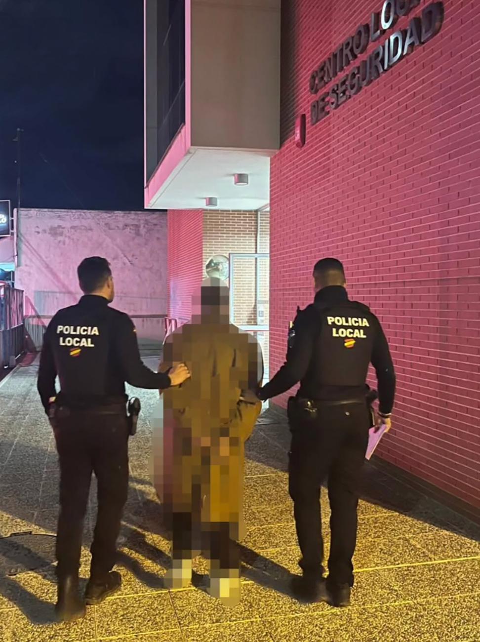 La Policía Local detiene a un individuo por robo con fuerza y quebrantamiento de condena