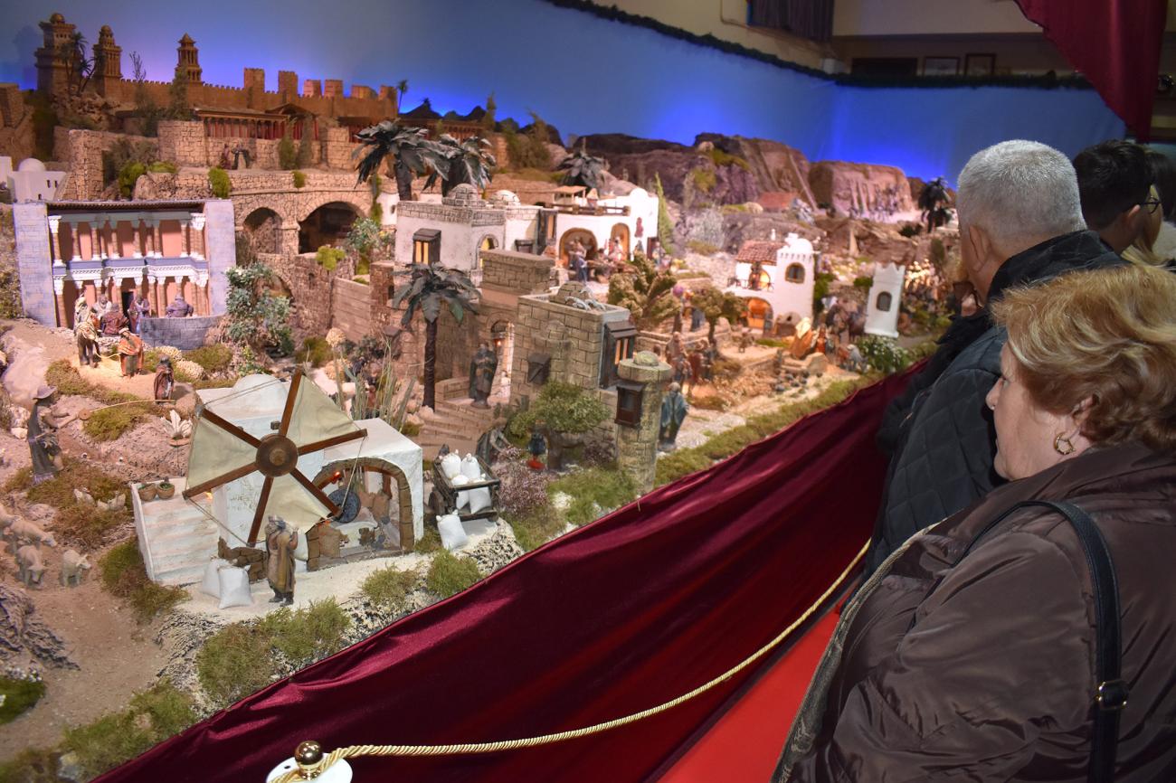 Las raíces huertanas de la Navidad torreña renuevan su cita con el belén de L’Almazara