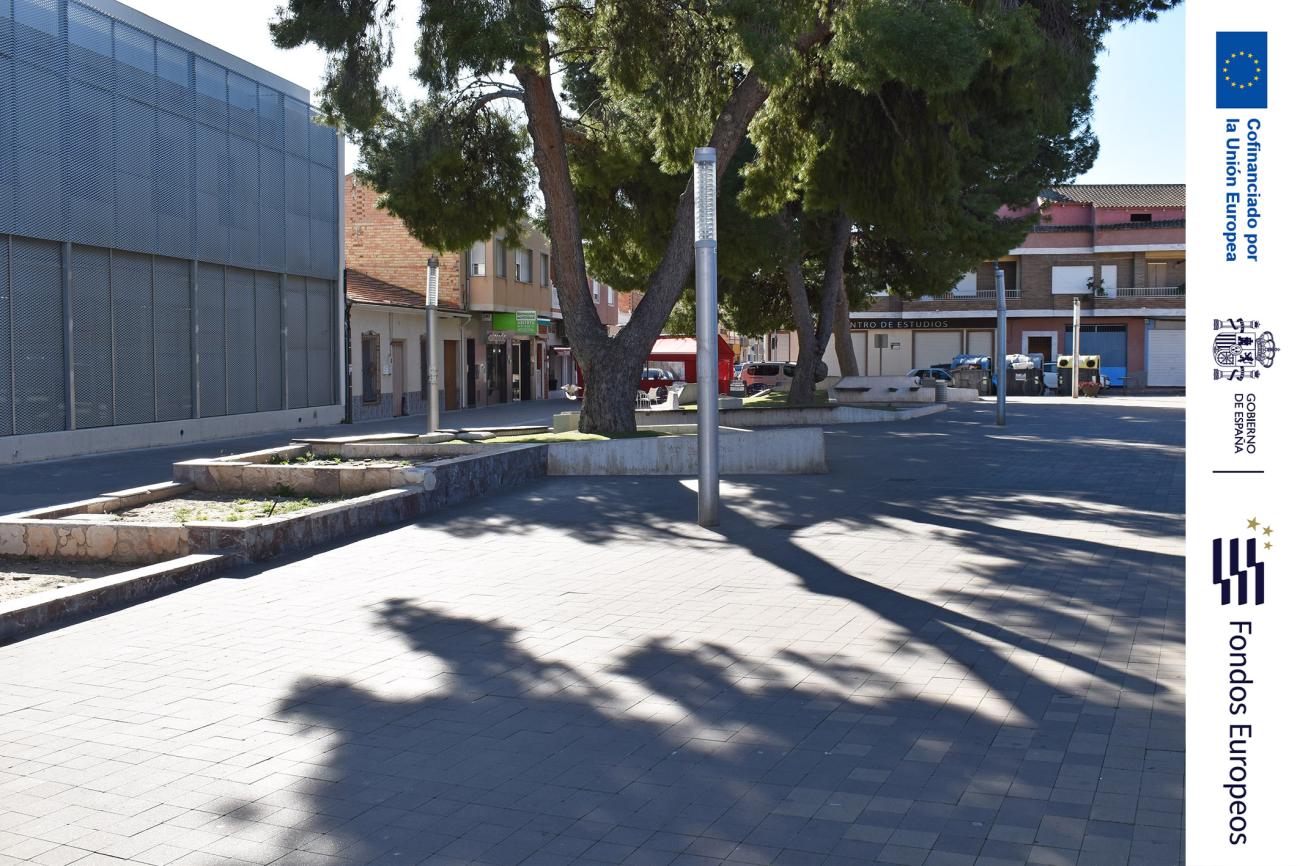 Más de 120.000 euros para instalar sombraje y mejorar la plaza Tirso de Molina con “Las Torres NEB”