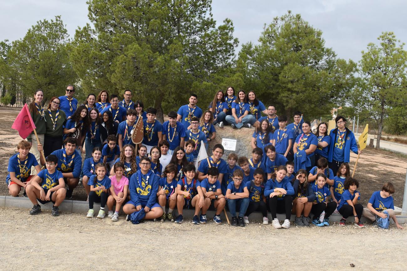 El grupo scout Ítaca celebra su 25º aniversario con una placa conmemorativa en el parque de la Antena 